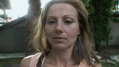 Notgeile Milf laesst sich im Freien vom gaertner ficken saugt Ihn leer on tubemilf.net