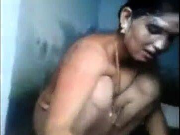 Indian milf bathing and showing her beautiful pussy - India on tubemilf.net