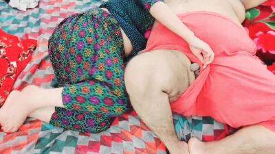 Xxx Pakistani Mom And Stepdad Real Sex And Romance In The Early Morning On The Bed With Clear Hindi Audio - Pakistan on tubemilf.net