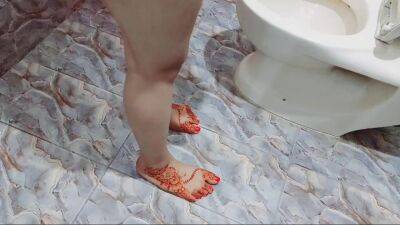 Desi Beautifull Mom Shaving Pussy And Armpits On Eid And Pissing In Bathroom - Pakistan on tubemilf.net