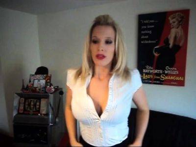 StripCamFun Blonde Amateur MILF Webcam for You on tubemilf.net